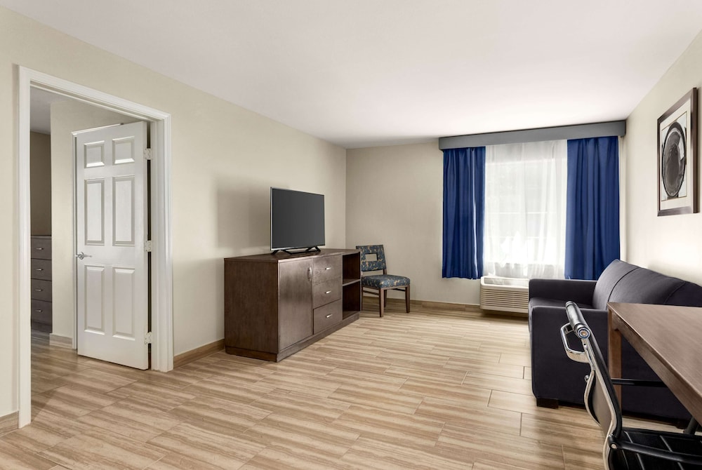 Imagen de la habitación del Hotel La Quinta Inn and Suites By Wyndham Brownsville North. Foto 2