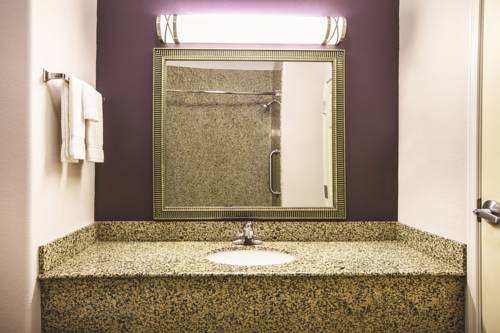 Imagen de la habitación del Hotel La Quinta Inn and Suites By Wyndham Brownwood. Foto 7