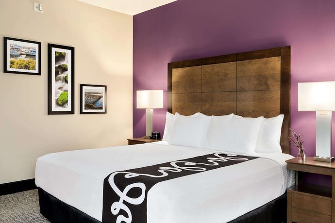 Imagen de la habitación del Hotel La Quinta Inn and Suites By Wyndham Burlington. Foto 10