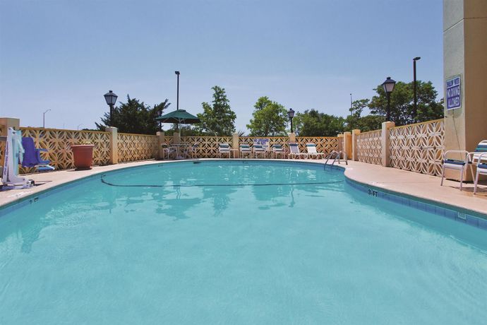 Imagen de la piscina del Hotel La Quinta Inn and Suites By Wyndham Charleston Riverview. Foto 15