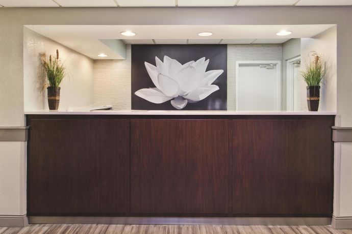 Imagen de los interiores del Hotel La Quinta Inn and Suites By Wyndham Charleston Riverview. Foto 14