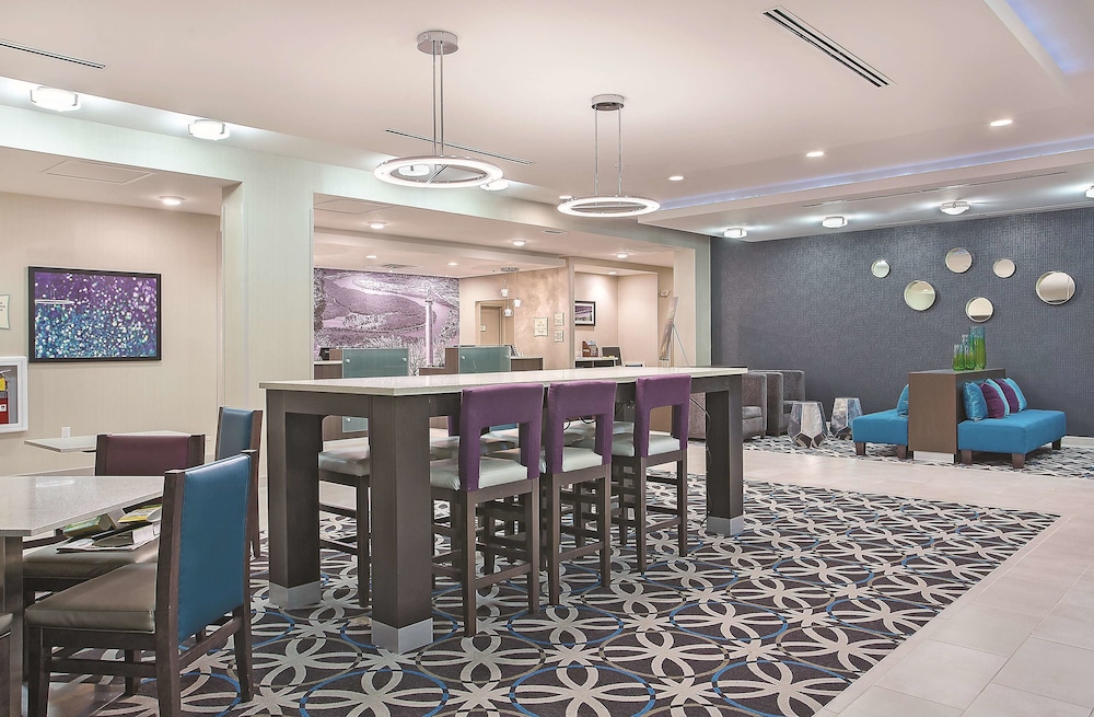 Imagen de los interiores del Hotel La Quinta Inn and Suites By Wyndham Chattanooga - Lookout Mtn. Foto 19