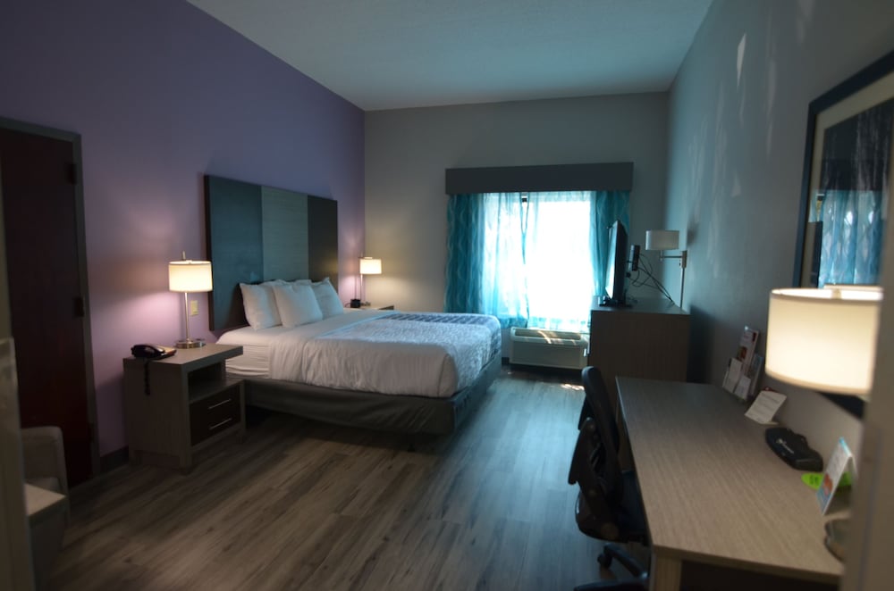 Imagen de la habitación del Hotel La Quinta Inn and Suites By Wyndham Clarksville. Foto 4