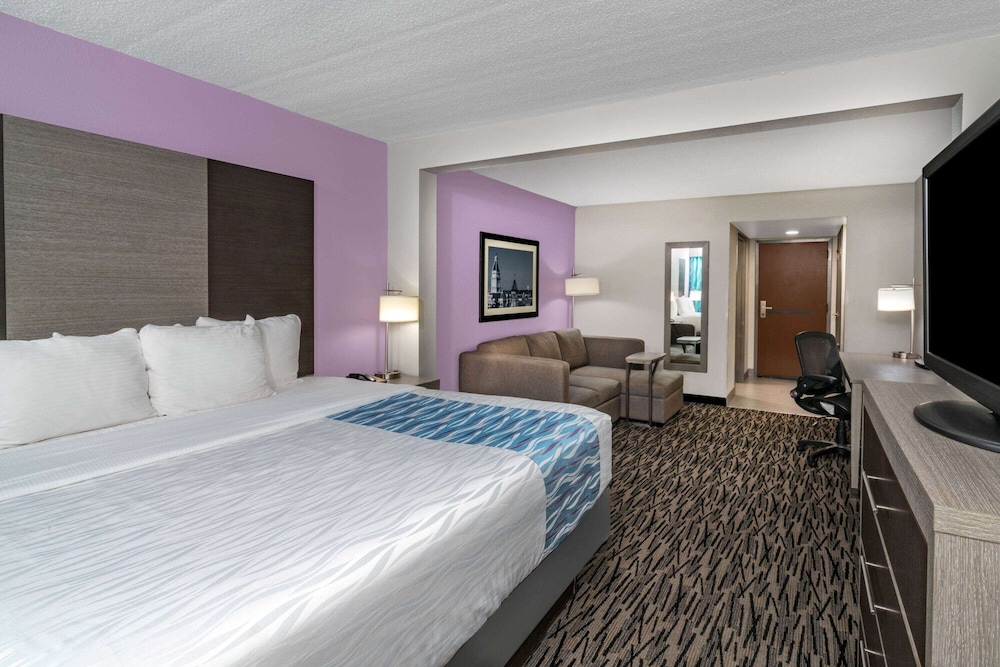 Imagen de la habitación del Hotel La Quinta Inn and Suites By Wyndham Clarksville. Foto 6