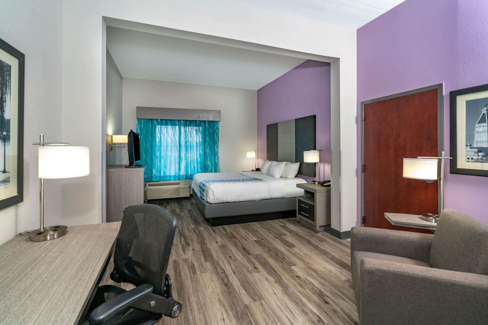 Imagen de la habitación del Hotel La Quinta Inn and Suites By Wyndham Clarksville. Foto 11