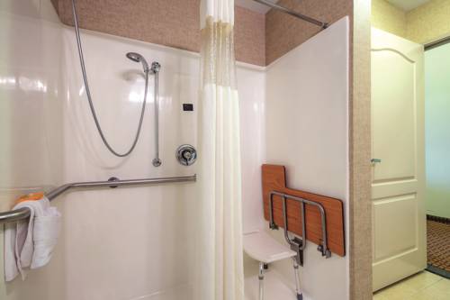 Imagen de la habitación del Hotel La Quinta Inn and Suites By Wyndham Cleburne. Foto 6