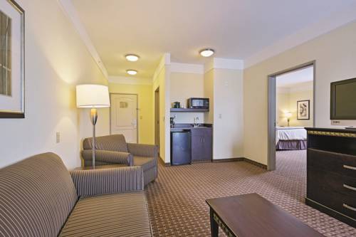 Imagen de la habitación del Hotel La Quinta Inn and Suites By Wyndham Cleburne. Foto 10