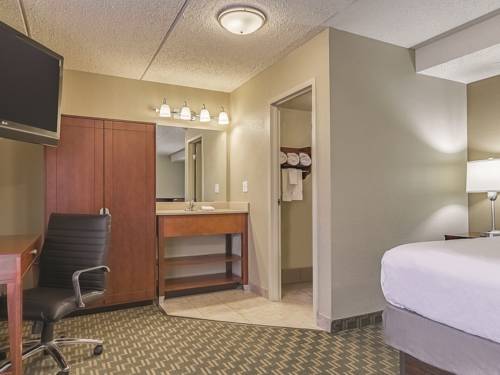 Imagen de la habitación del Hotel La Quinta Inn and Suites By Wyndham Cleveland Airport West. Foto 6
