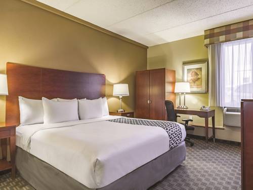 Imagen de la habitación del Hotel La Quinta Inn and Suites By Wyndham Cleveland Airport West. Foto 7