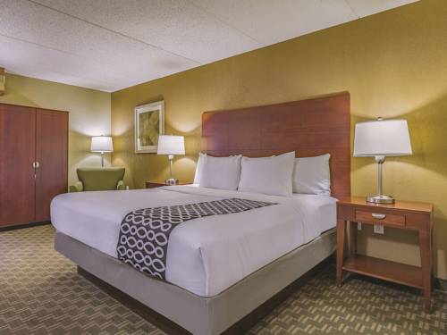 Imagen de la habitación del Hotel La Quinta Inn and Suites By Wyndham Cleveland Airport West. Foto 9
