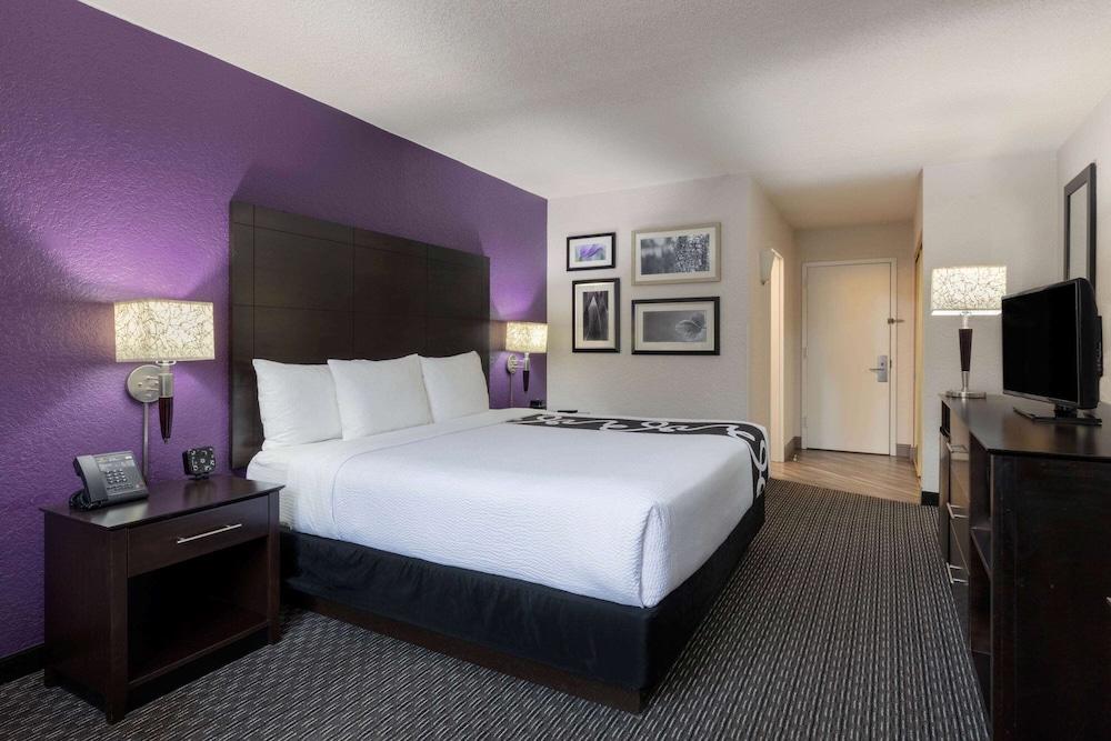 Imagen de la habitación del Hotel La Quinta Inn and Suites By Wyndham Clifton/rutherford. Foto 7
