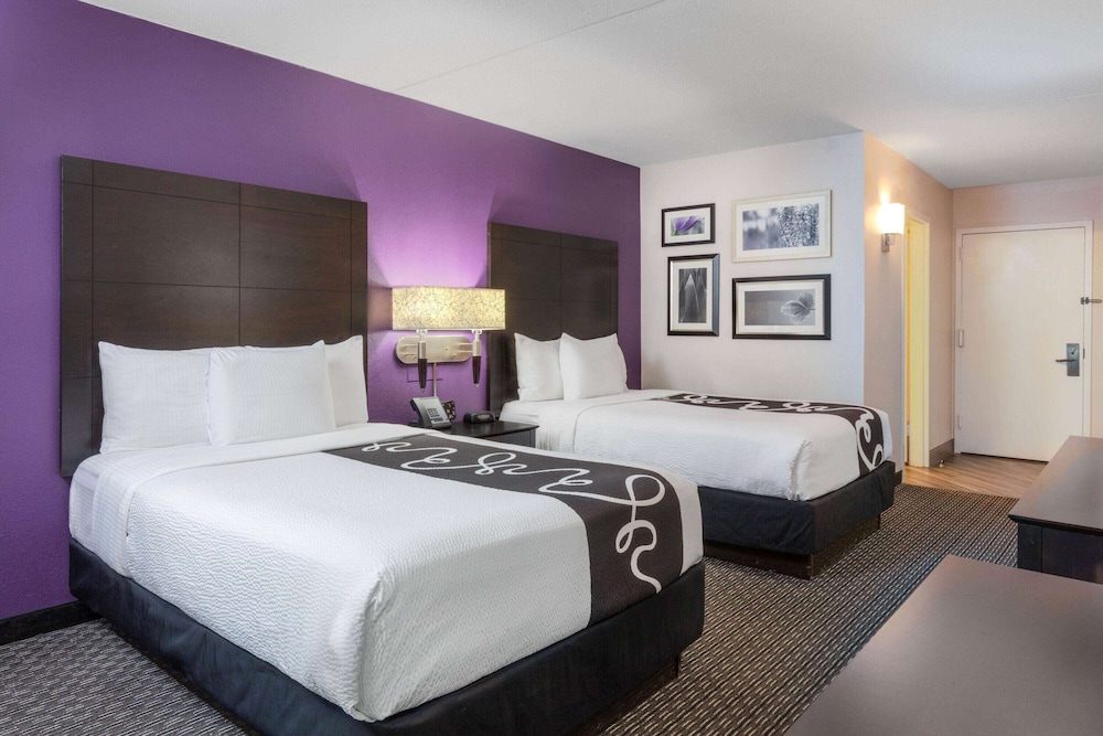 Imagen de la habitación del Hotel La Quinta Inn and Suites By Wyndham Clifton/rutherford. Foto 9