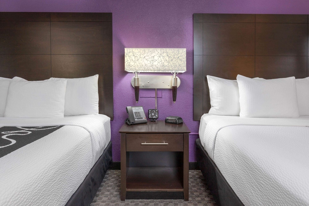 Imagen de la habitación del Hotel La Quinta Inn and Suites By Wyndham Clifton/rutherford. Foto 11