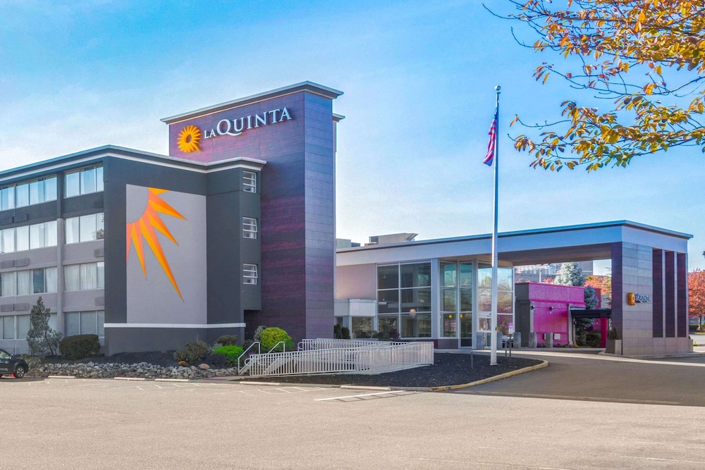Imagen general del Hotel La Quinta Inn and Suites By Wyndham Clifton/rutherford. Foto 1