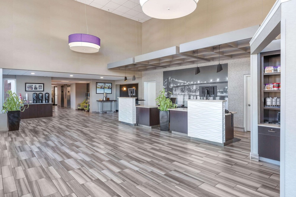Imagen de los interiores del Hotel La Quinta Inn and Suites By Wyndham Clifton/rutherford. Foto 15