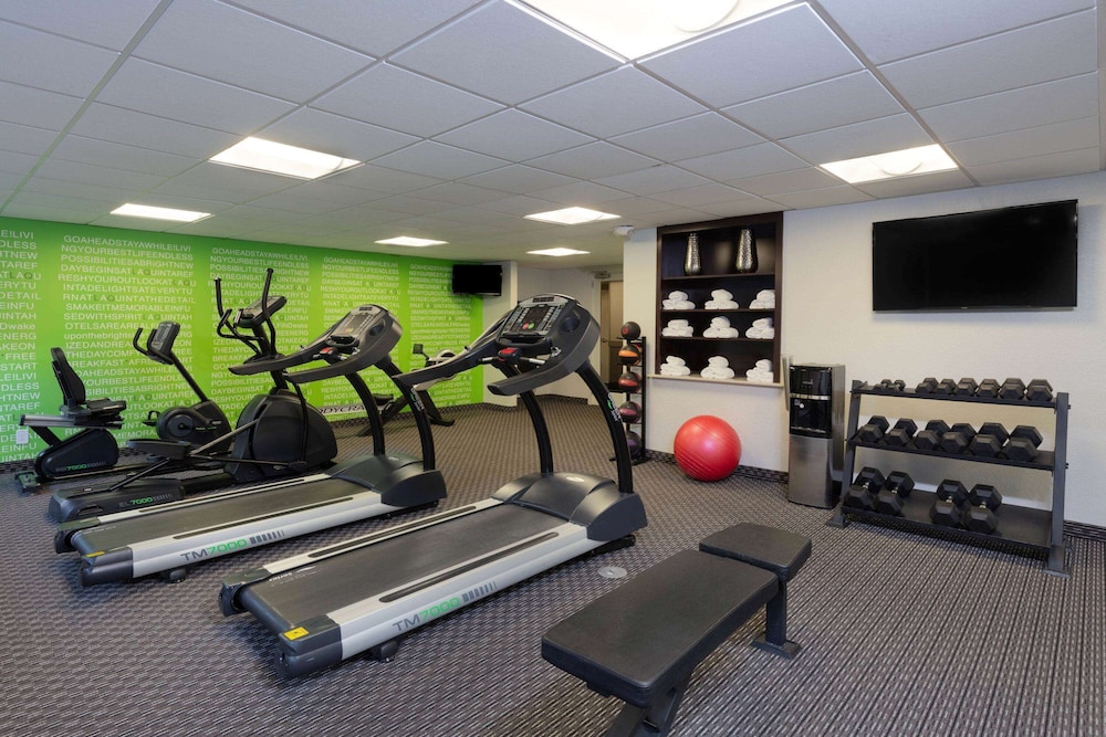 Imagen de los interiores del Hotel La Quinta Inn and Suites By Wyndham Clifton/rutherford. Foto 18