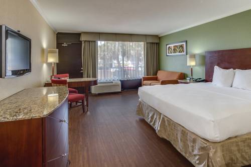 Imagen de la habitación del Hotel La Quinta Inn and Suites By Wyndham Cocoa Beach Oceanfront. Foto 4