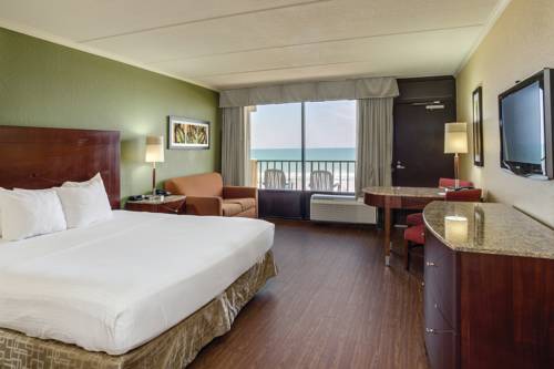 Imagen de la habitación del Hotel La Quinta Inn and Suites By Wyndham Cocoa Beach Oceanfront. Foto 6