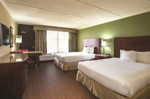 Imagen de la habitación del Hotel La Quinta Inn and Suites By Wyndham Cocoa Beach Oceanfront. Foto 8