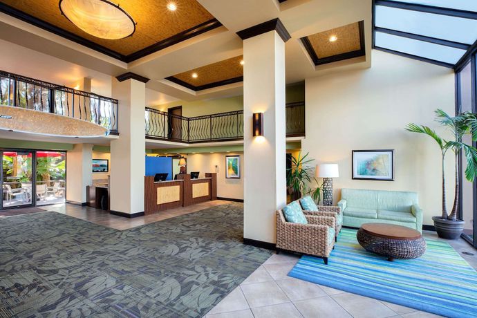Imagen de los interiores del Hotel La Quinta Inn and Suites By Wyndham Cocoa Beach Oceanfront. Foto 10