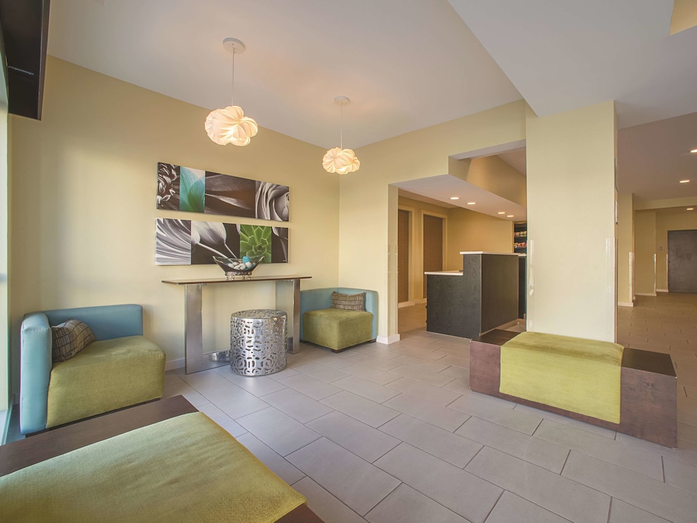 Imagen de los interiores del Hotel La Quinta Inn and Suites By Wyndham Collinsville - St. Louis. Foto 18