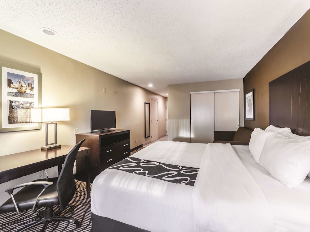 Imagen de la habitación del Hotel La Quinta Inn and Suites By Wyndham Collinsville - St. Louis. Foto 11