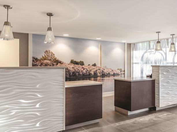 Imagen de los interiores del Hotel La Quinta Inn and Suites By Wyndham Columbia / Fort Meade. Foto 9