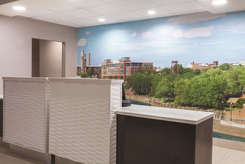 Imagen de los interiores del Hotel La Quinta Inn and Suites By Wyndham Columbus North. Foto 20