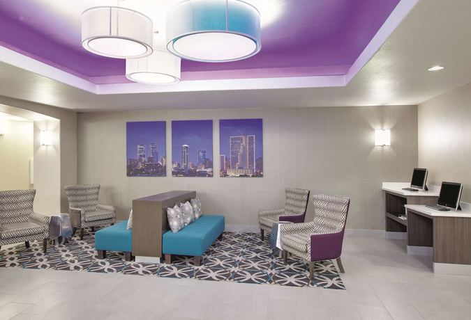 Imagen de los interiores del Hotel La Quinta Inn and Suites By Wyndham Corsicana. Foto 12