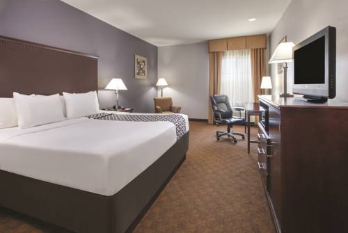 Imagen de la habitación del Hotel La Quinta Inn and Suites By Wyndham Corsicana. Foto 8