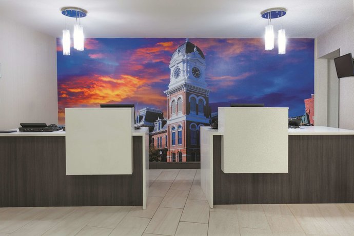 Imagen de los interiores del Hotel La Quinta Inn and Suites By Wyndham Covington. Foto 8
