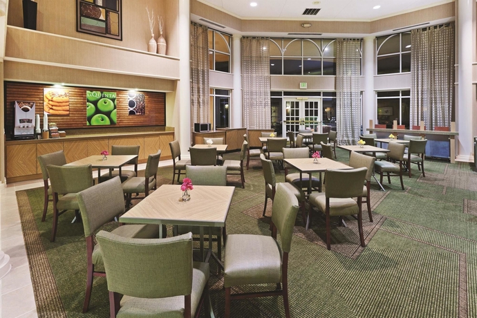 Imagen del bar/restaurante del Hotel La Quinta Inn and Suites By Wyndham Dallas Dfw Airport North. Foto 7