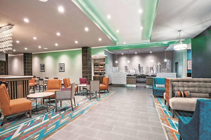 Imagen de los interiores del Hotel La Quinta Inn and Suites By Wyndham Dallas Grand Prairie North. Foto 9