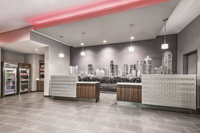Imagen de los interiores del Hotel La Quinta Inn and Suites By Wyndham Dallas Grand Prairie North. Foto 11