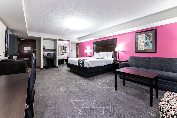 Imagen de la habitación del Hotel La Quinta Inn and Suites By Wyndham Dallas I-35 Walnut Hill Ln. Foto 4