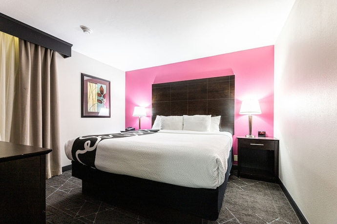 Imagen de la habitación del Hotel La Quinta Inn and Suites By Wyndham Dallas I-35 Walnut Hill Ln. Foto 5