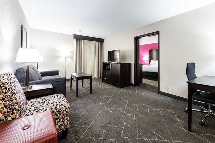 Imagen de la habitación del Hotel La Quinta Inn and Suites By Wyndham Dallas I-35 Walnut Hill Ln. Foto 6