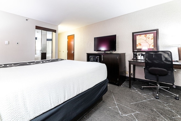 Imagen de la habitación del Hotel La Quinta Inn and Suites By Wyndham Dallas I-35 Walnut Hill Ln. Foto 7