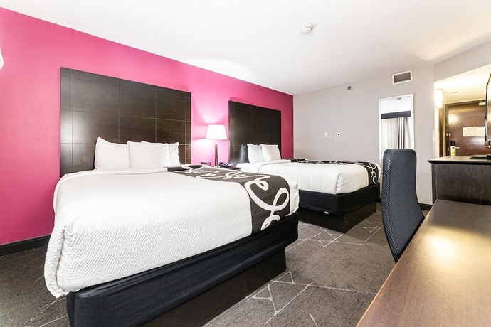 Imagen de la habitación del Hotel La Quinta Inn and Suites By Wyndham Dallas I-35 Walnut Hill Ln. Foto 9