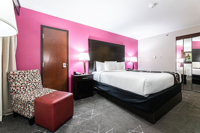 Imagen de la habitación del Hotel La Quinta Inn and Suites By Wyndham Dallas I-35 Walnut Hill Ln. Foto 10