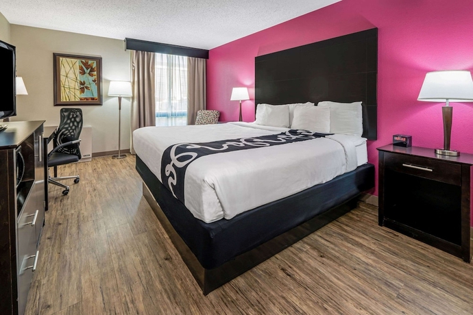 Imagen de la habitación del Hotel La Quinta Inn and Suites By Wyndham Dallas I-35 Walnut Hill Ln. Foto 16