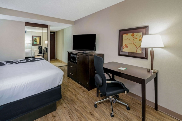 Imagen de la habitación del Hotel La Quinta Inn and Suites By Wyndham Dallas I-35 Walnut Hill Ln. Foto 17
