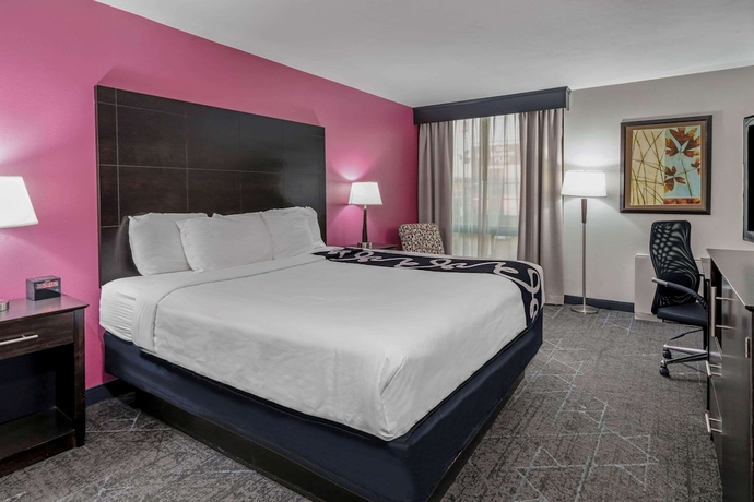 Imagen de la habitación del Hotel La Quinta Inn and Suites By Wyndham Dallas I-35 Walnut Hill Ln. Foto 18