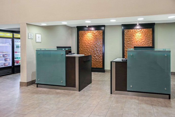 Imagen de los interiores del Hotel La Quinta Inn and Suites By Wyndham Dallas - Las Colinas. Foto 11