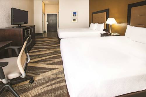 Imagen de la habitación del Hotel La Quinta Inn and Suites By Wyndham Dallas - Las Colinas. Foto 5
