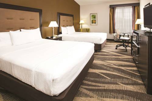 Imagen de la habitación del Hotel La Quinta Inn and Suites By Wyndham Dallas - Las Colinas. Foto 7