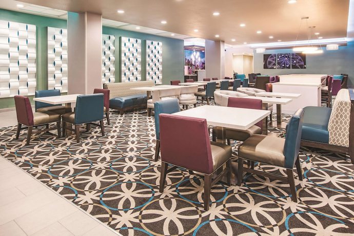 Imagen de los interiores del Hotel La Quinta Inn and Suites By Wyndham Dallas Plano - The Colony. Foto 7