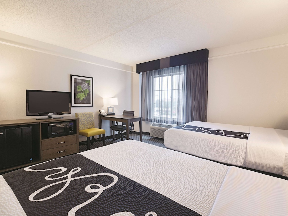 Imagen de la habitación del Hotel La Quinta Inn and Suites By Wyndham Dallas Plano West. Foto 5