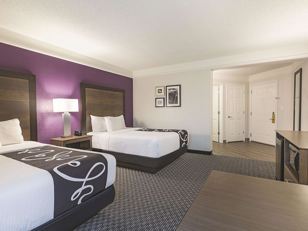 Imagen de la habitación del Hotel La Quinta Inn and Suites By Wyndham Dallas Plano West. Foto 6