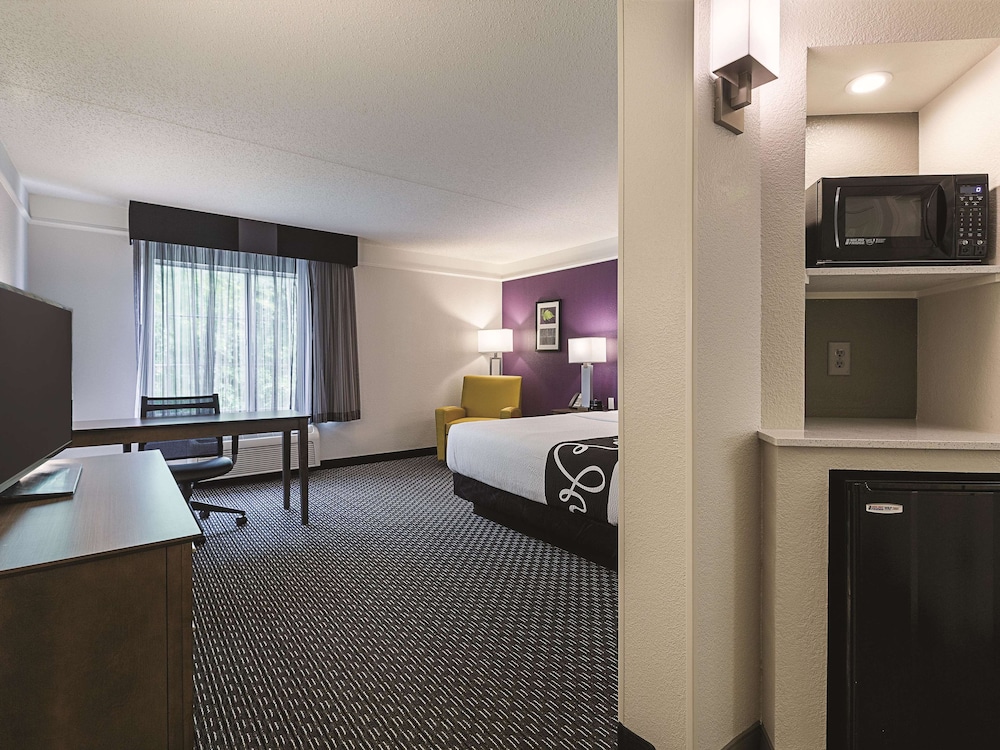 Imagen de la habitación del Hotel La Quinta Inn and Suites By Wyndham Dallas Plano West. Foto 11